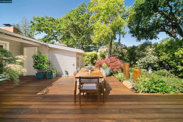 3926 S Peardale Dr, Lafayette, CA 94549