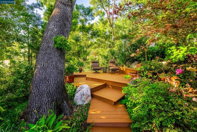 3926 S Peardale Dr, Lafayette, CA 94549