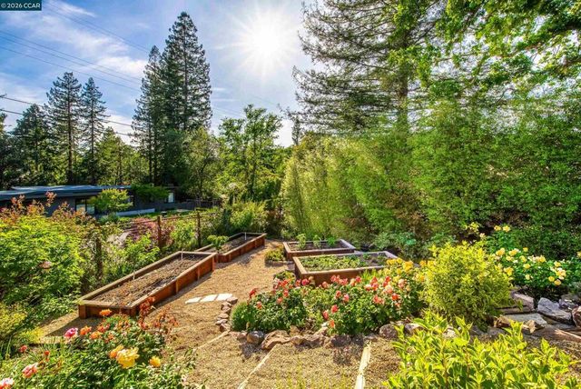 3926 S Peardale Dr, Lafayette, CA 94549