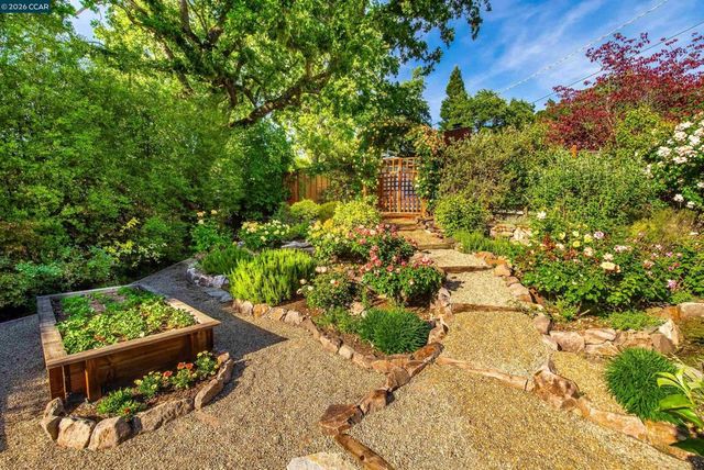 3926 S Peardale Dr, Lafayette, CA 94549