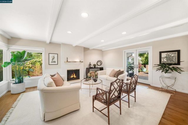 3926 S Peardale Dr, Lafayette, CA 94549