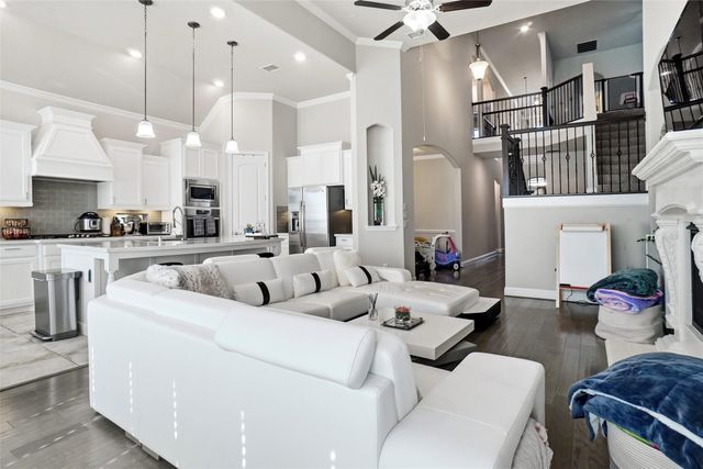 908 Canyon Oak Drive, Euless, TX 76039