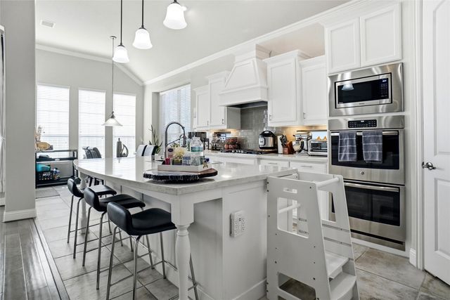 908 Canyon Oak Drive, Euless, TX 76039