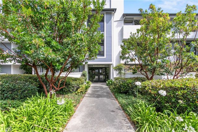260 Cagney Lane 114, Newport Beach, CA 92663