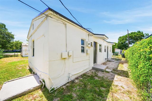 1992 NW 56th Street, Miami, FL 33142