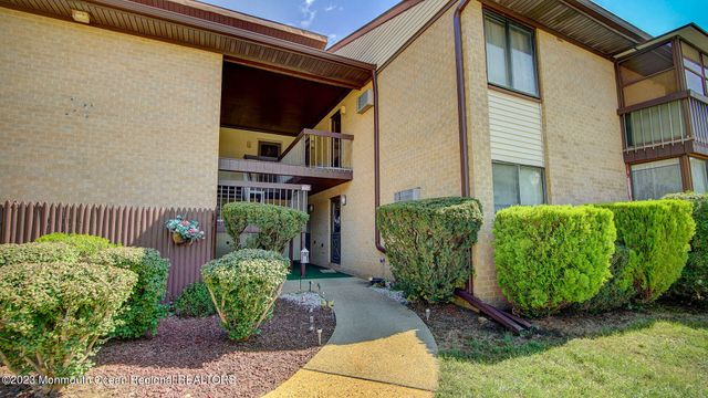 59 Amberly Drive J, Manalapan, NJ 07726