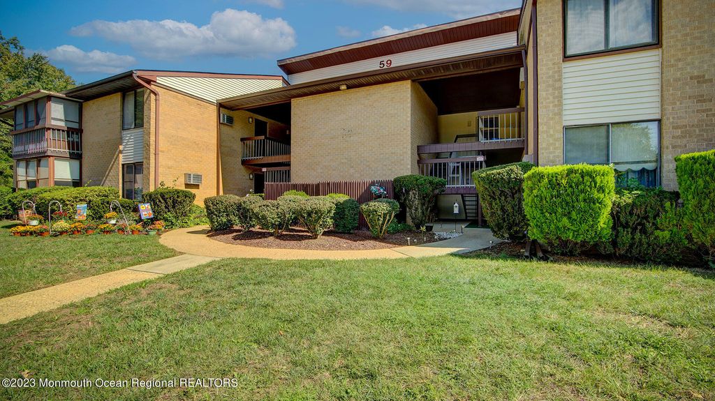 59 Amberly Drive J, Manalapan, NJ 07726