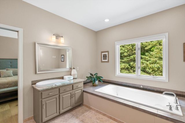 16010 45th Avenue N, Plymouth, MN 55446