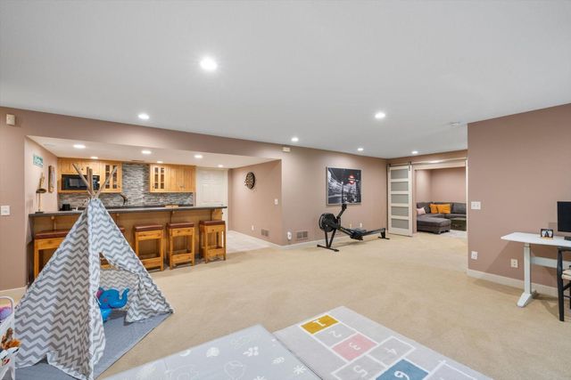 16010 45th Avenue N, Plymouth, MN 55446