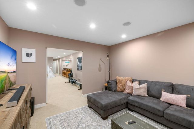 16010 45th Avenue N, Plymouth, MN 55446