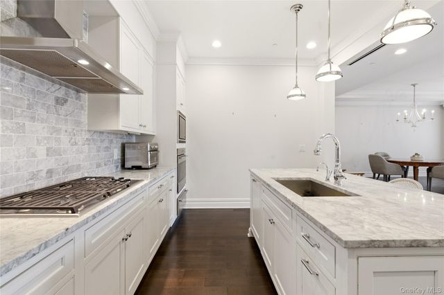 3000 Royal Court 3102, North Hills, NY 11040
