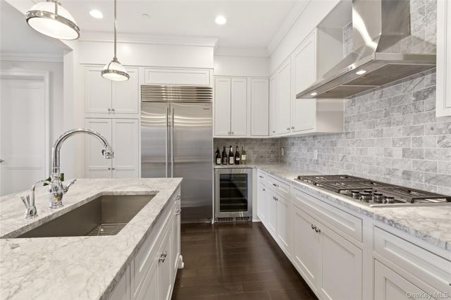 3000 Royal Court 3102, North Hills, NY 11040