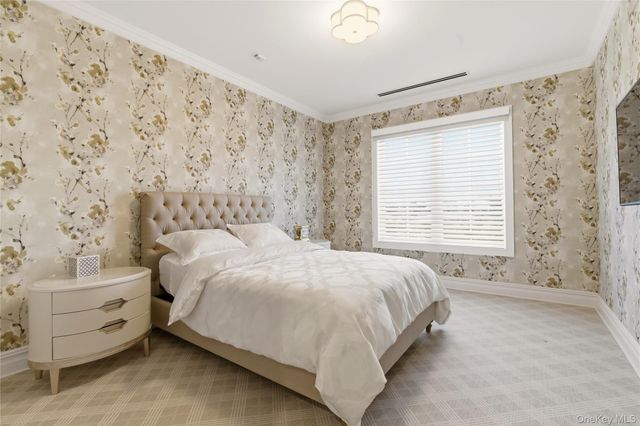 3000 Royal Court 3102, North Hills, NY 11040