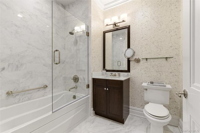 3000 Royal Court 3102, North Hills, NY 11040