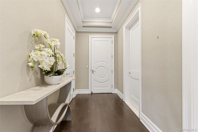 3000 Royal Court 3102, North Hills, NY 11040