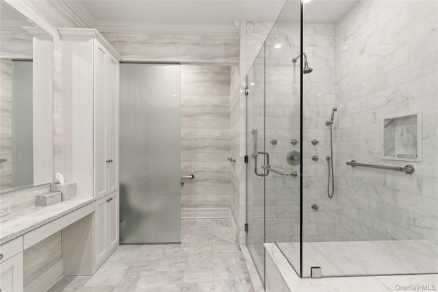 3000 Royal Court 3102, North Hills, NY 11040