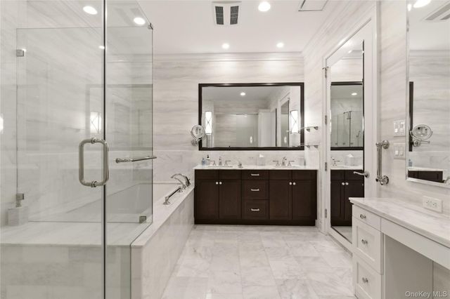 3000 Royal Court 3102, North Hills, NY 11040