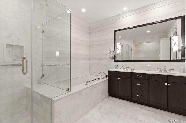 3000 Royal Court 3102, North Hills, NY 11040