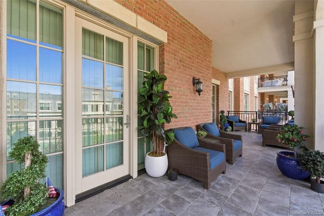 3000 Royal Court 3102, North Hills, NY 11040