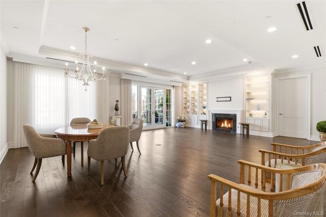 3000 Royal Court 3102, North Hills, NY 11040