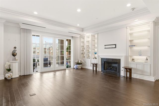 3000 Royal Court 3102, North Hills, NY 11040
