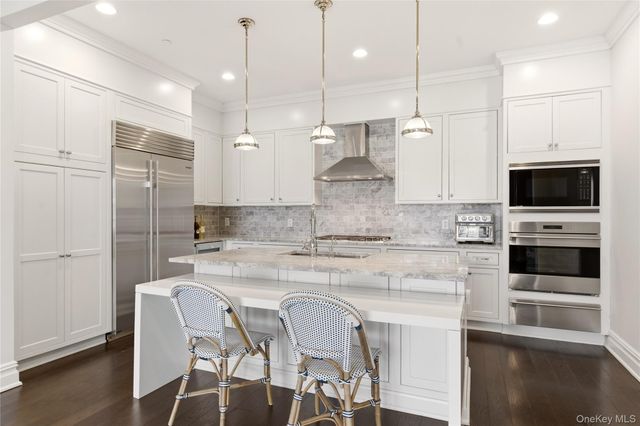 3000 Royal Court 3102, North Hills, NY 11040