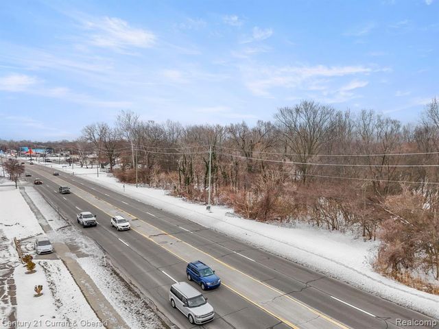 27597 Eureka, Romulus, MI 48174