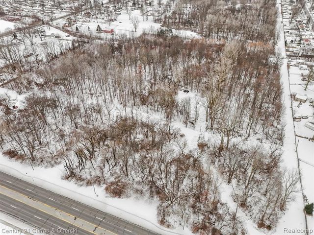27597 Eureka, Romulus, MI 48174