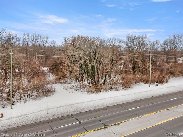 27597 Eureka, Romulus, MI 48174