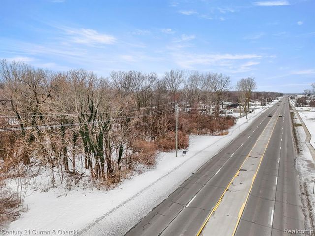 27597 Eureka, Romulus, MI 48174