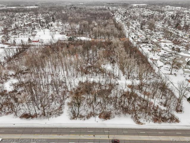 27597 Eureka, Romulus, MI 48174