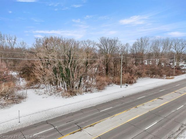 27597 Eureka, Romulus, MI 48174
