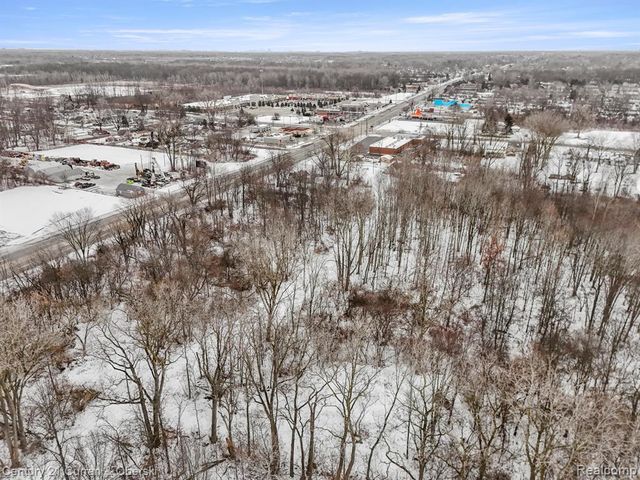 27597 Eureka, Romulus, MI 48174