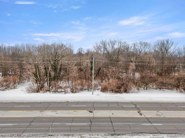27597 Eureka, Romulus, MI 48174