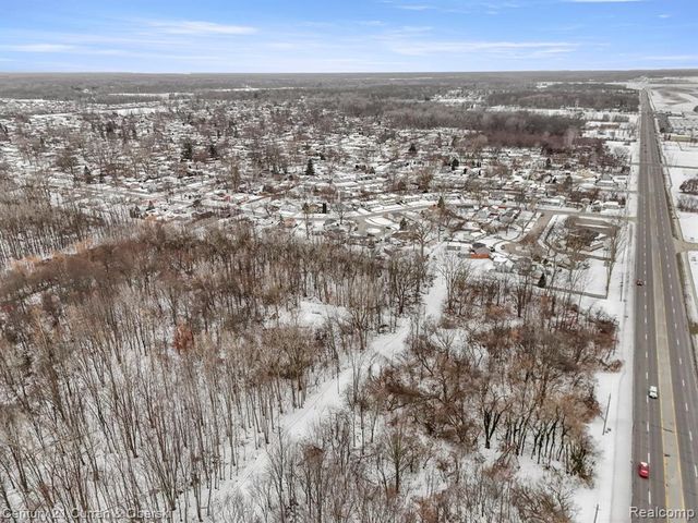 27597 Eureka, Romulus, MI 48174