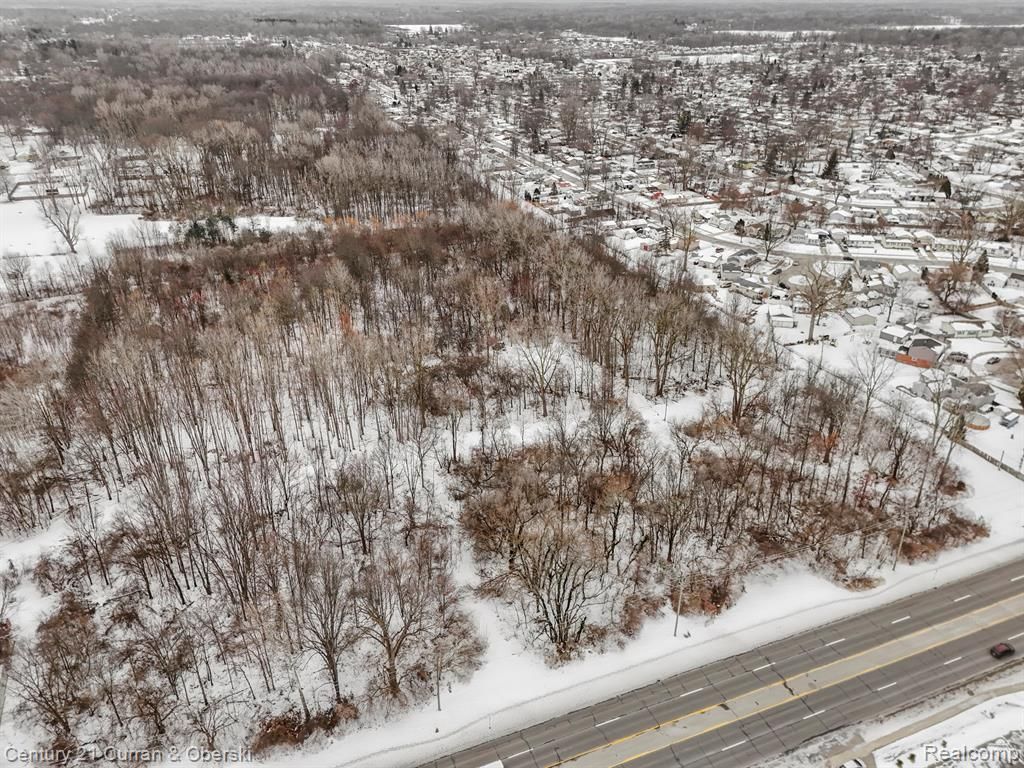 27597 Eureka, Romulus, MI 48174