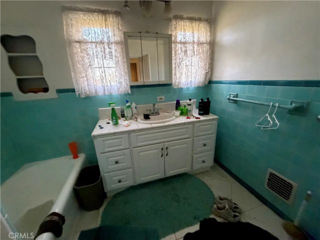 27490 Norwood, Highland, CA 92346