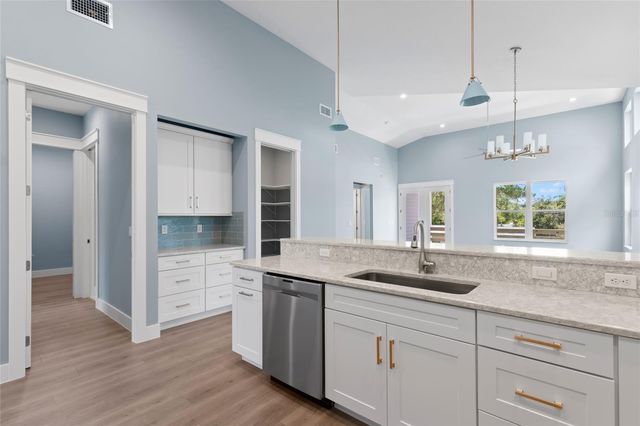 1215 ORANGE AVENUE, Dunedin, FL 34698