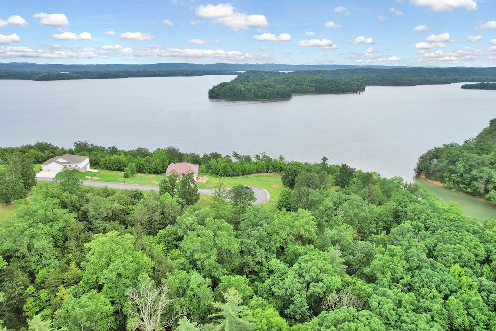 370 River Run Trl, Spring City, TN 37381