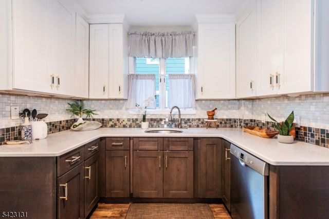 10 Benvenue Ave, West Orange Twp., NJ 07052