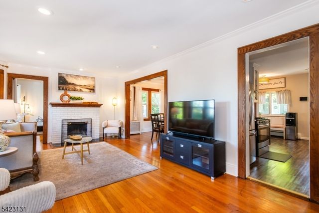 10 Benvenue Ave, West Orange Twp., NJ 07052