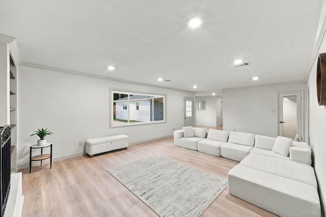 5030 Bayou Vista Drive, Houston, TX 77091