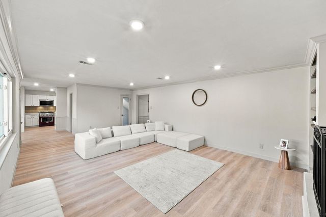 5030 Bayou Vista Drive, Houston, TX 77091