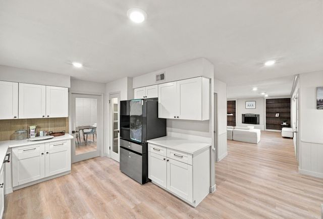 5030 Bayou Vista Drive, Houston, TX 77091