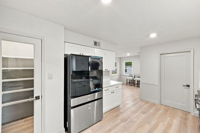 5030 Bayou Vista Drive, Houston, TX 77091