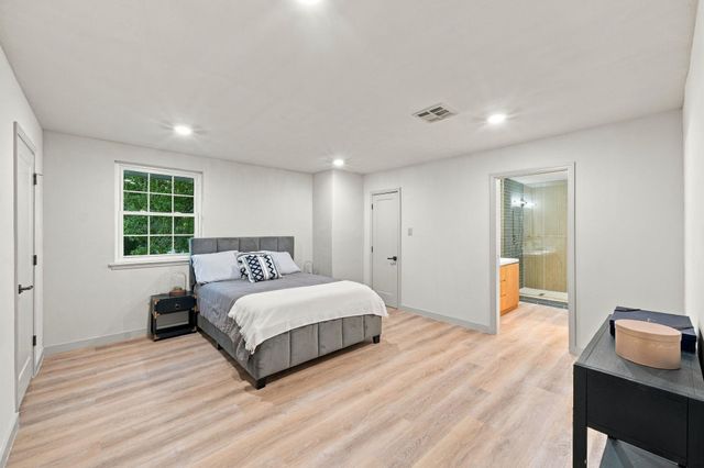 5030 Bayou Vista Drive, Houston, TX 77091