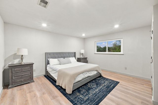 5030 Bayou Vista Drive, Houston, TX 77091