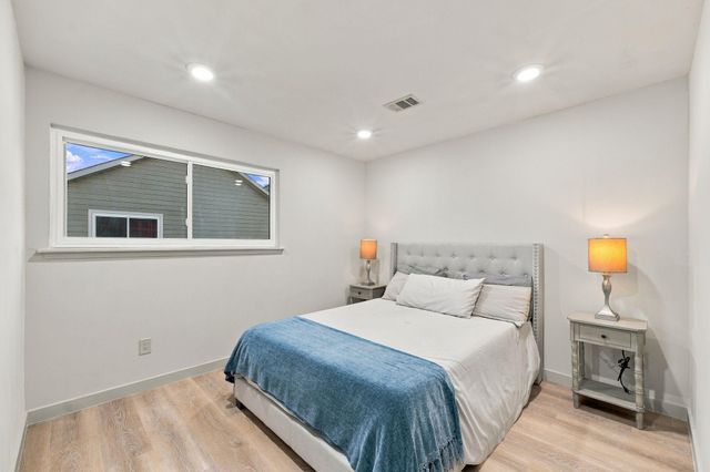 5030 Bayou Vista Drive, Houston, TX 77091