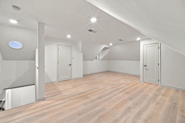 5030 Bayou Vista Drive, Houston, TX 77091