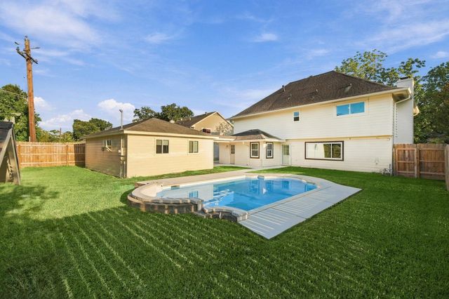 5030 Bayou Vista Drive, Houston, TX 77091